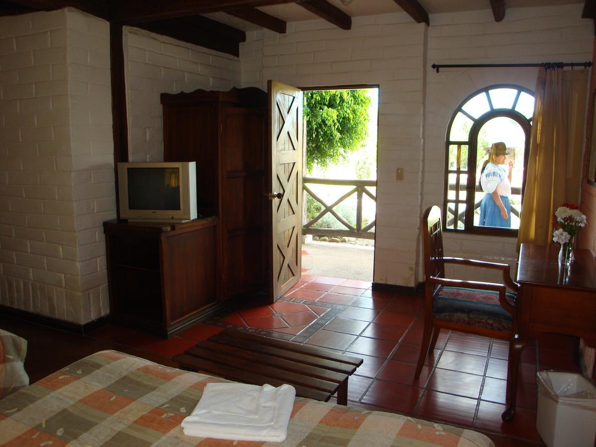 Hosteria Hacienda Pueblo Viejo Atuntaqui ภายนอก รูปภาพ